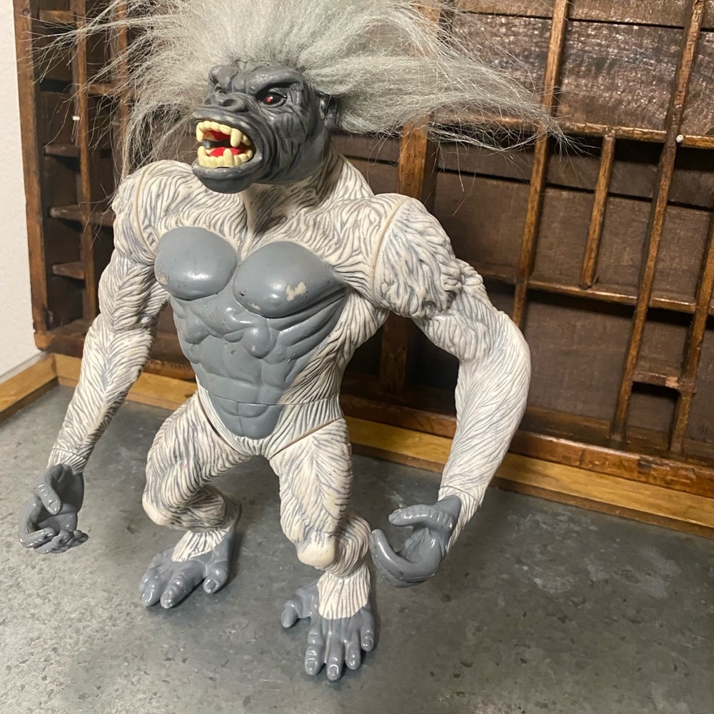 TMNT Mutants & Monsters Raphael vs The Yeti Boxed Set Playmates 2005 YETI ONLY - Picture 5 of 7